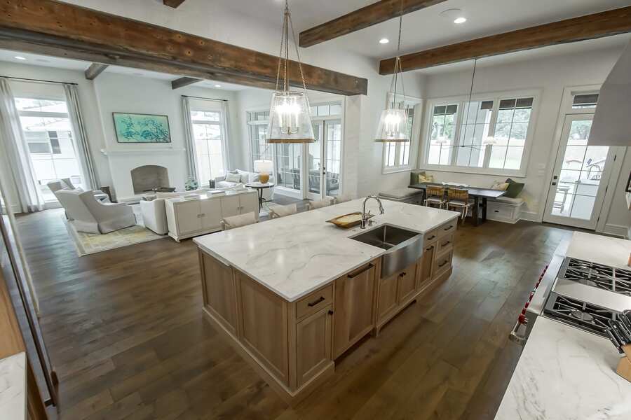 Kitchen breakfast banquette and family room connection