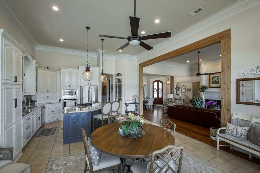 Kitchen and breakfast area opened to the main living space