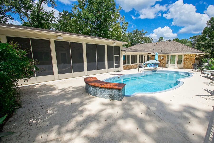 Screened porch home addition in Baton Rouge